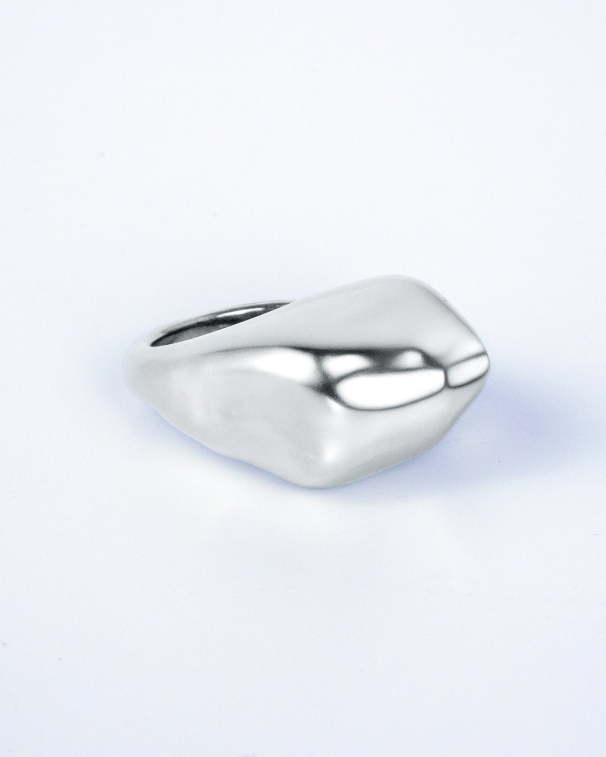 Inaya ring