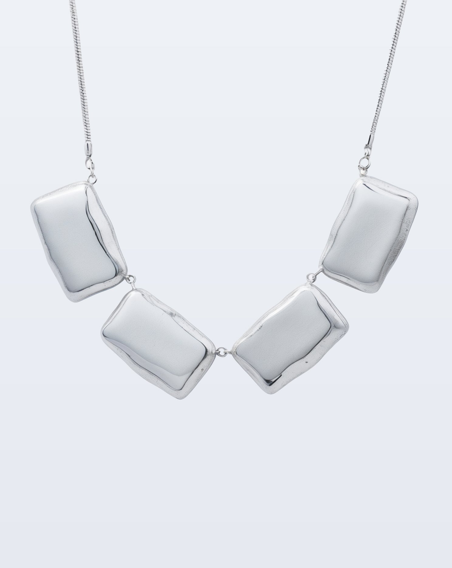 Collier Sarah