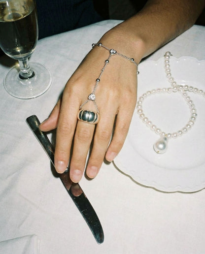 Agnes hand chain