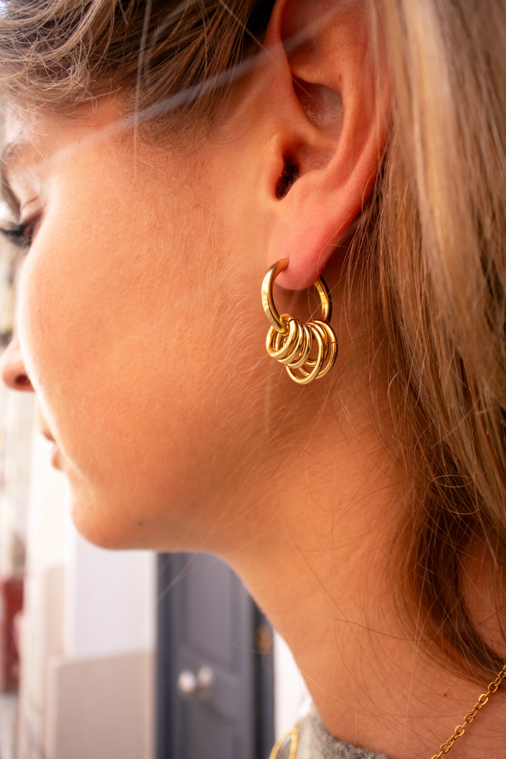 Another round earrings