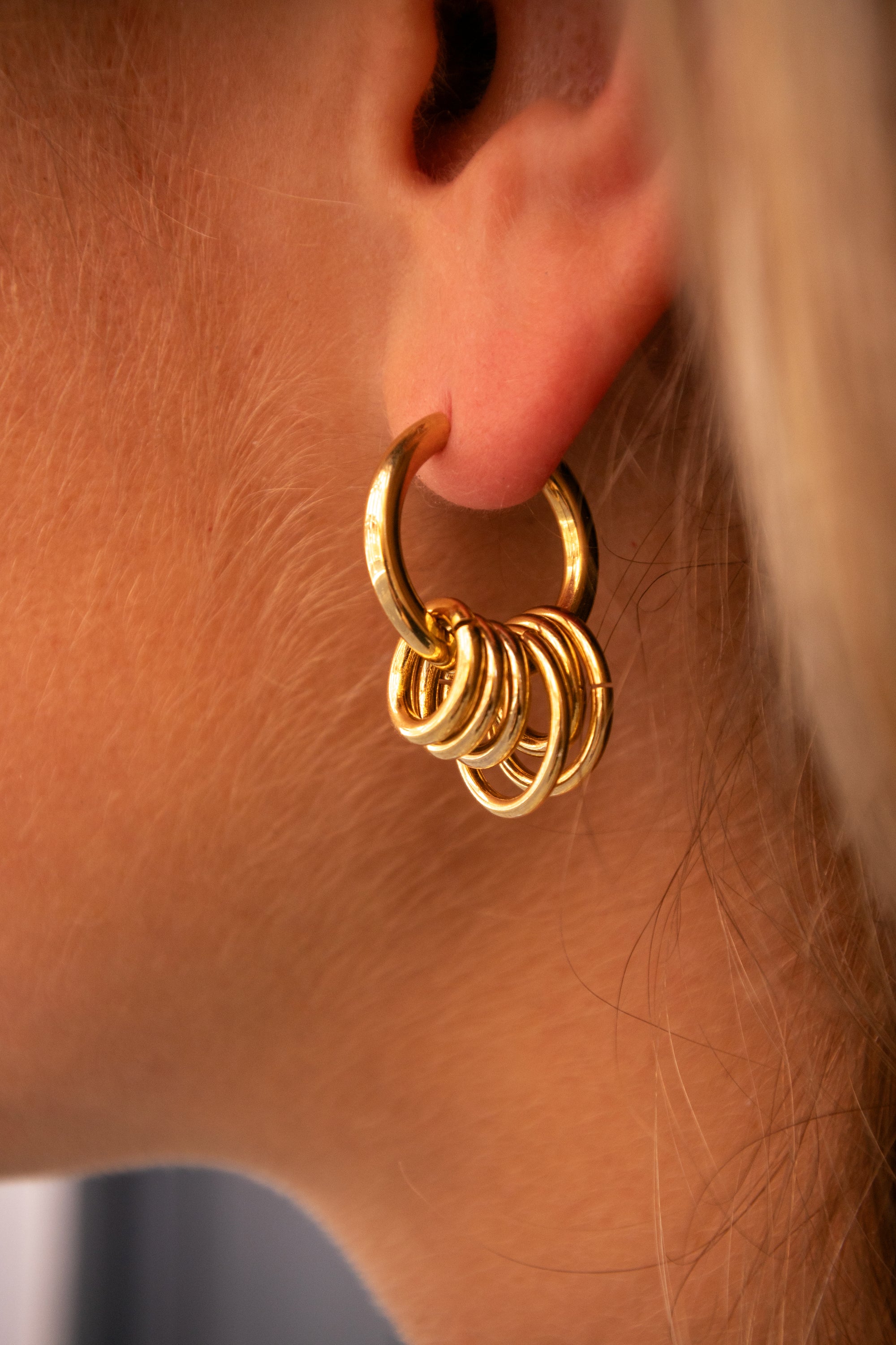 Another round earrings