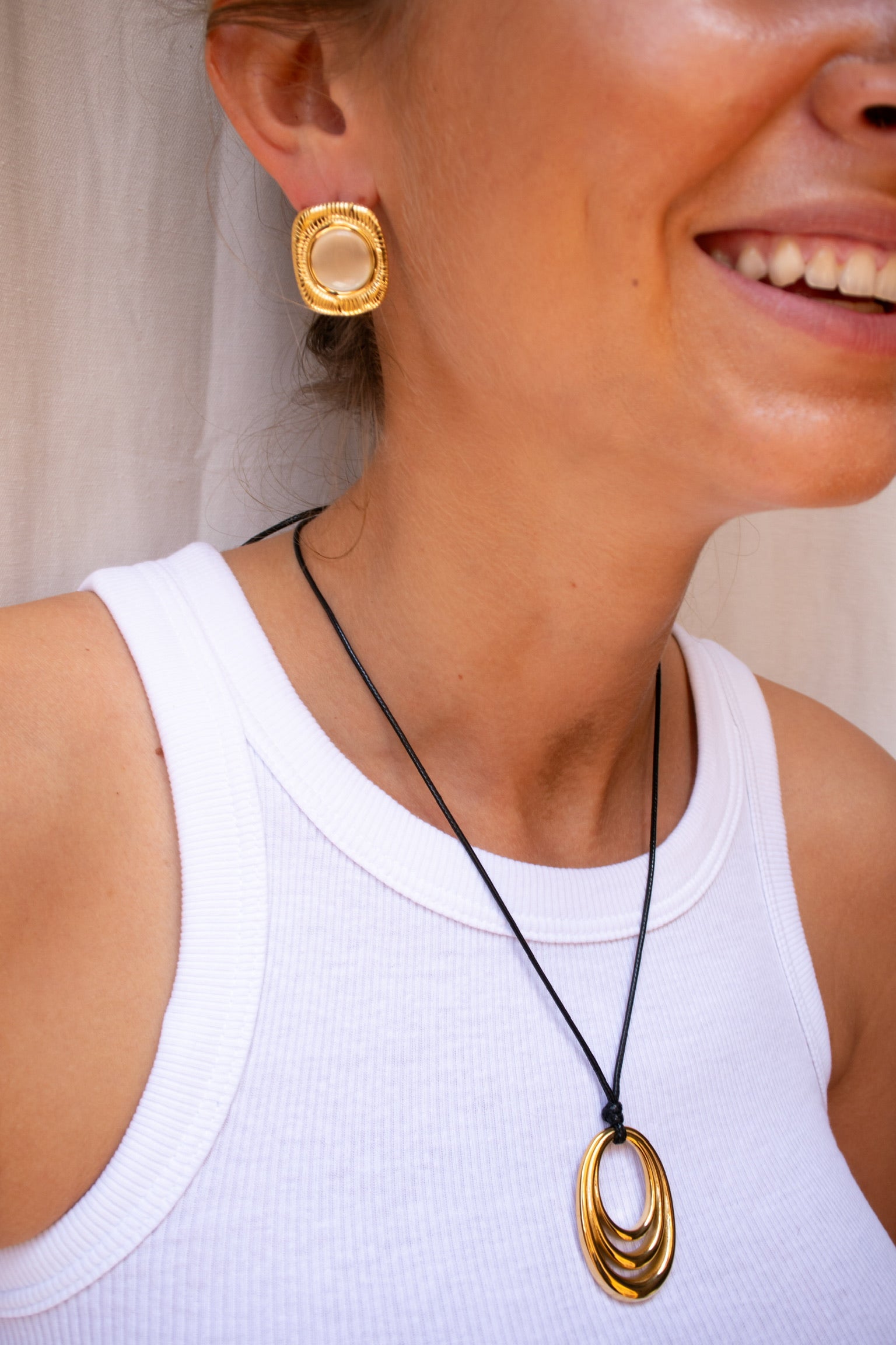 Loop necklace