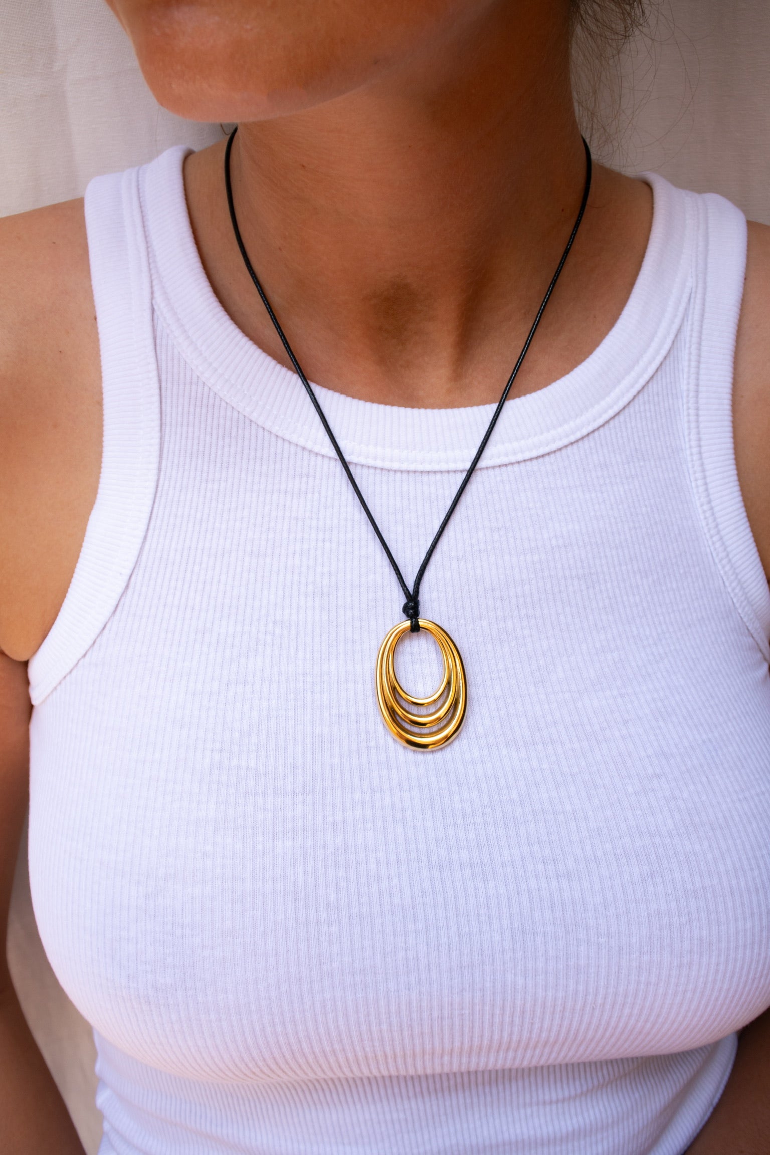 Loop necklace