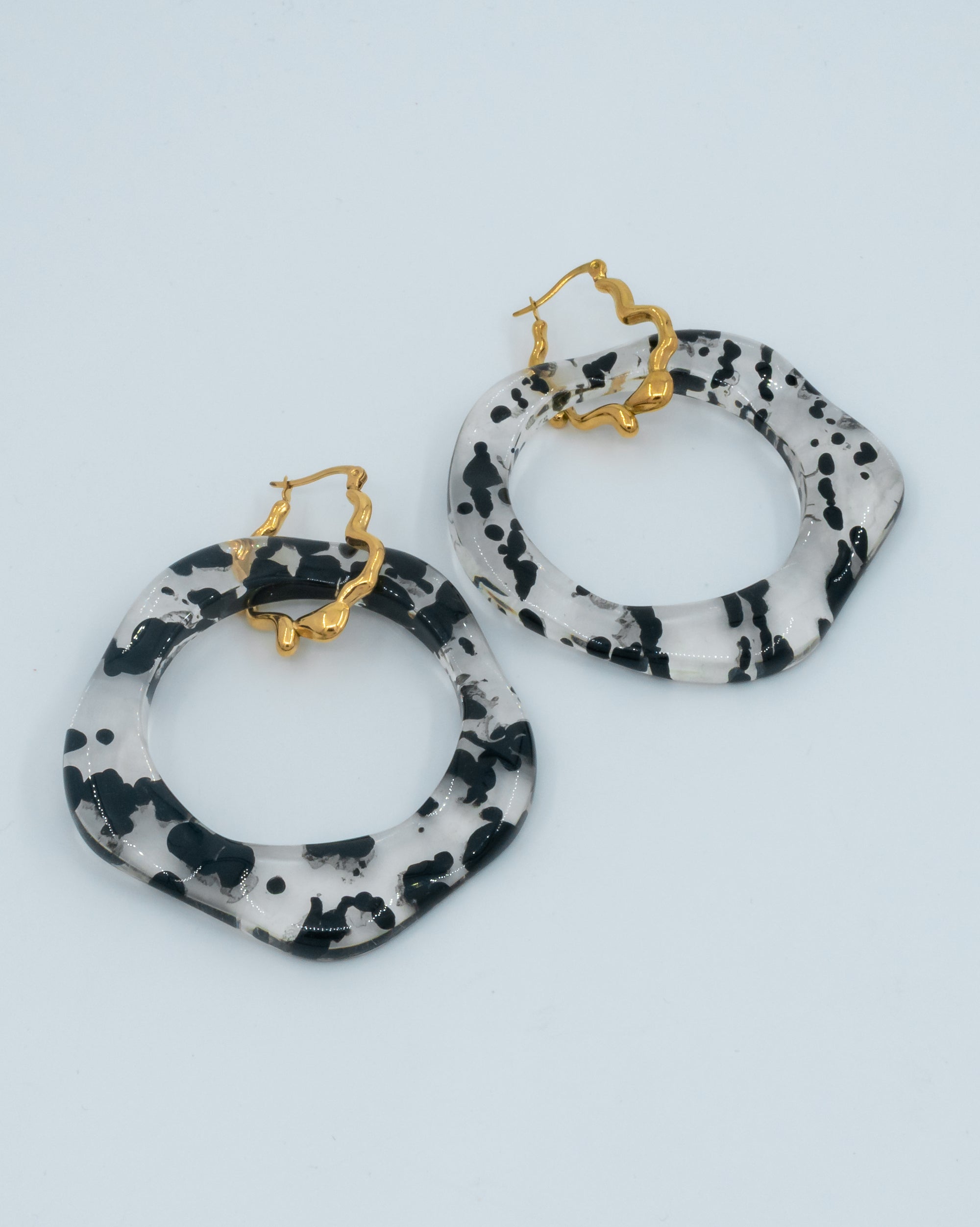 Échantillons de boucles d'oreilles