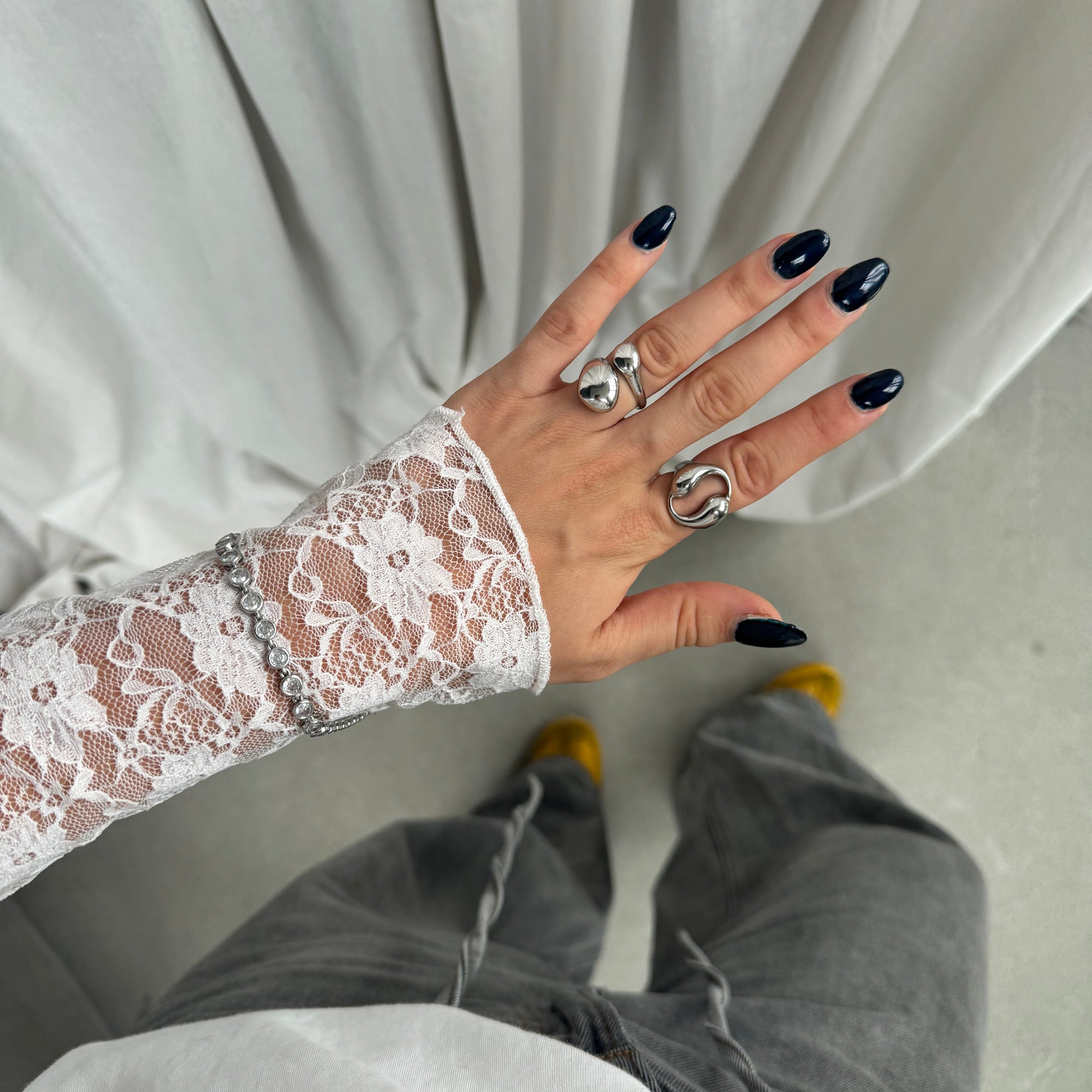 Daisy bracelet