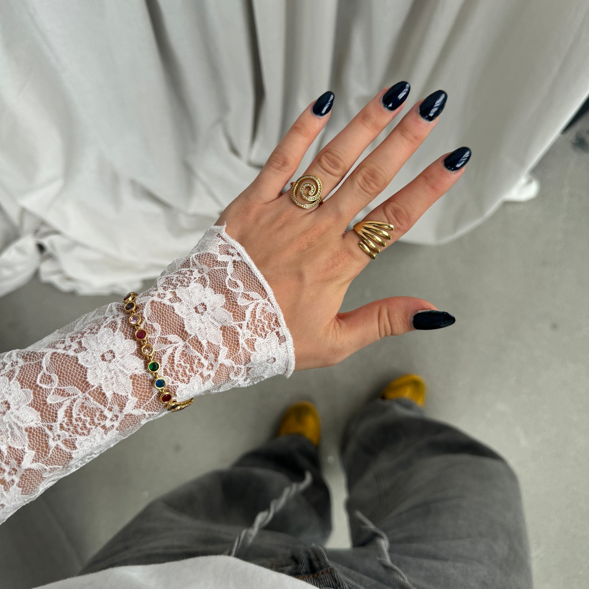 Daisy bracelet