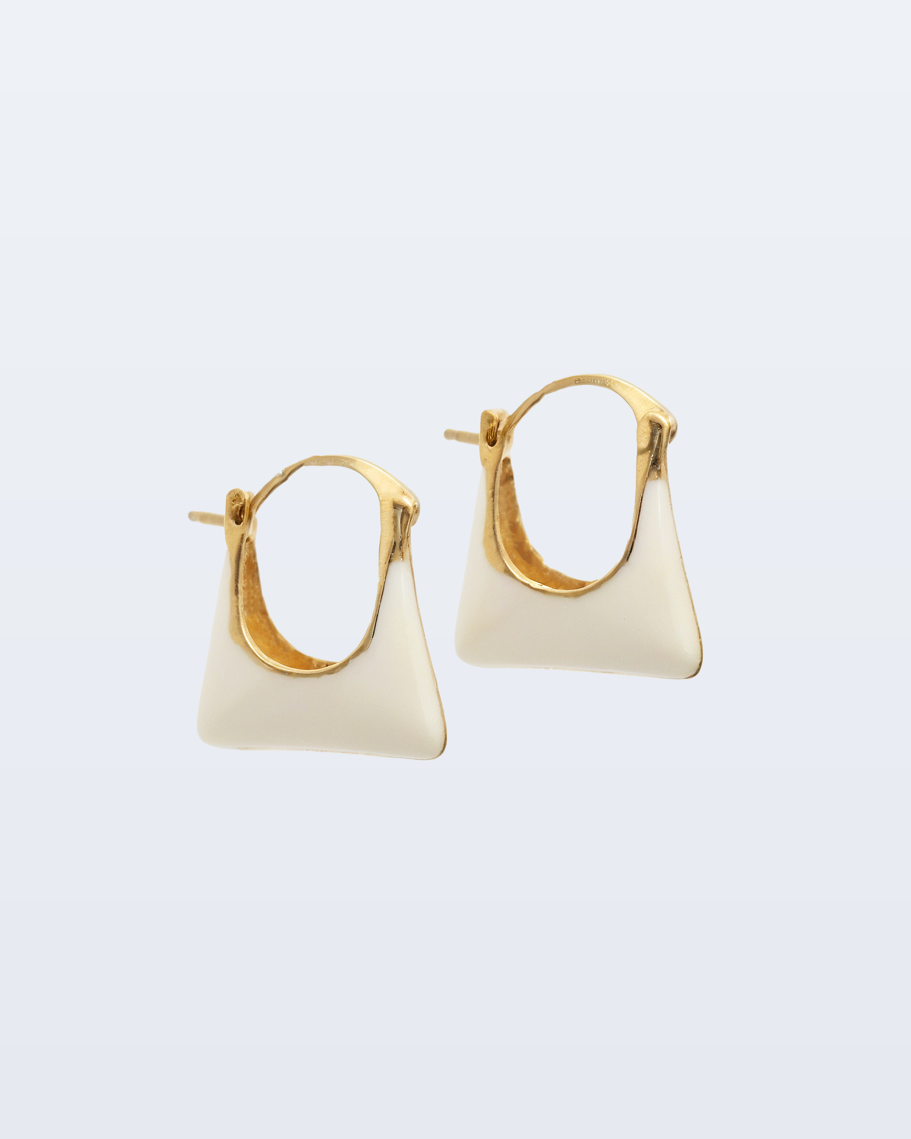 An earrings