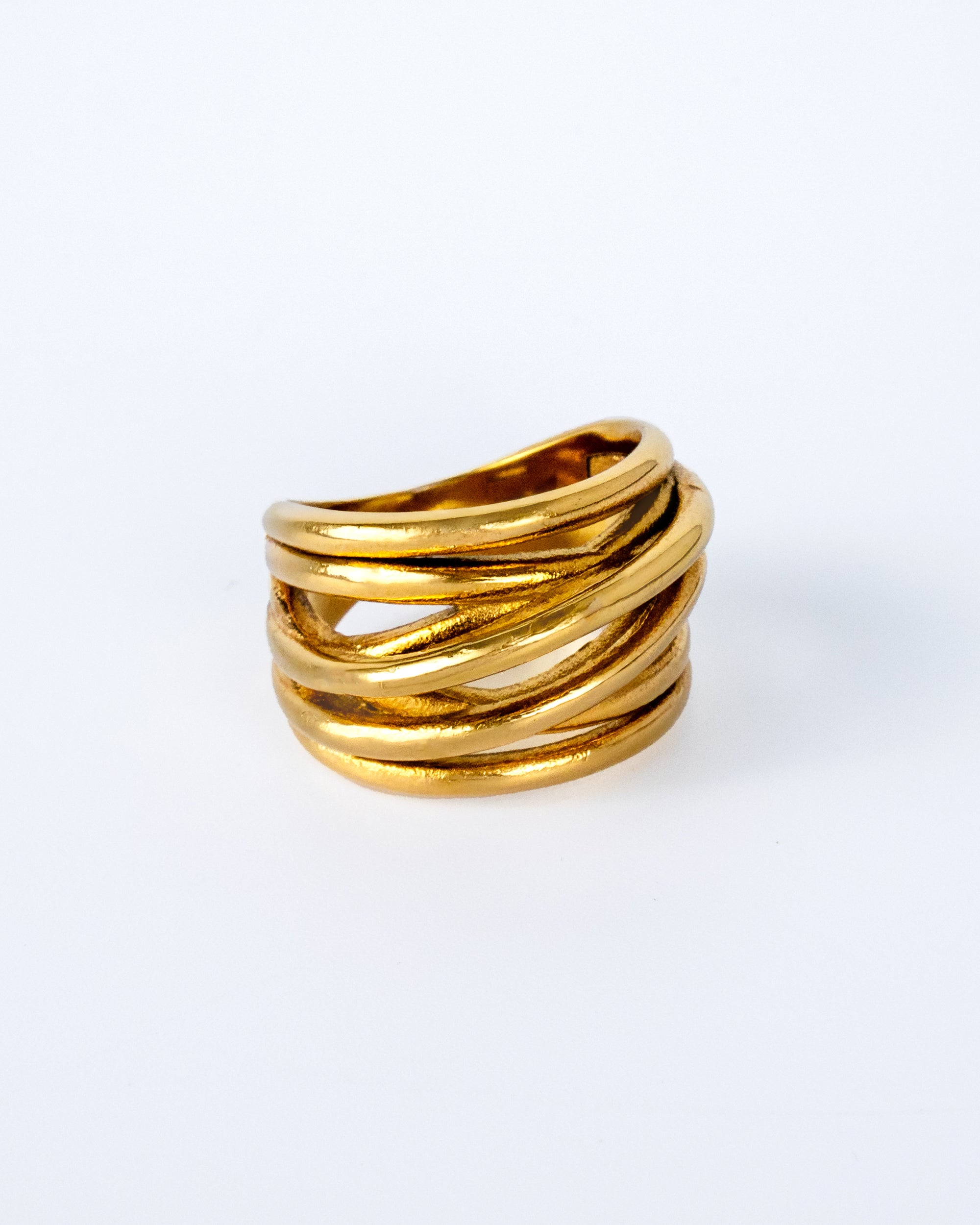 Amadora ring