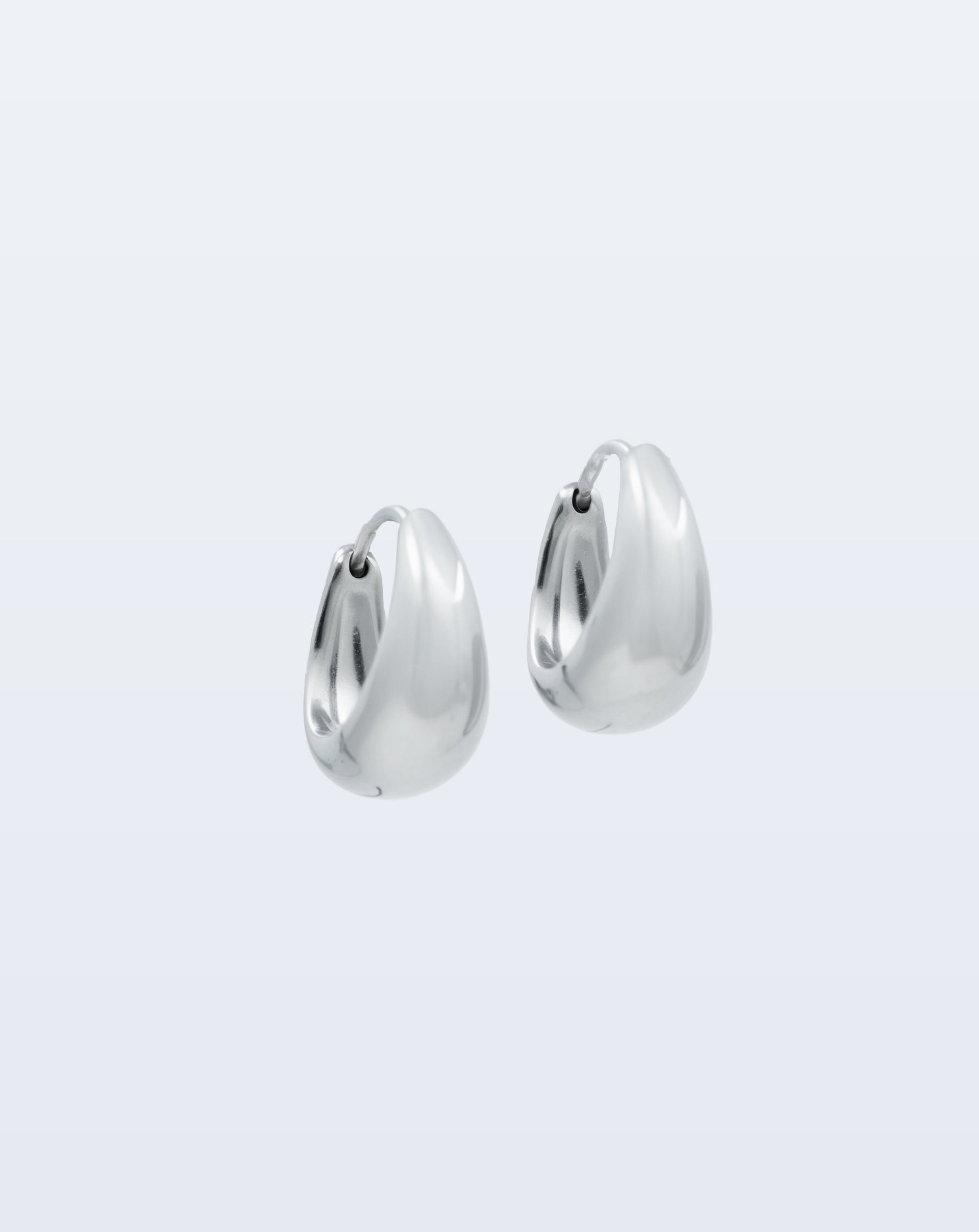 Basic B earrings