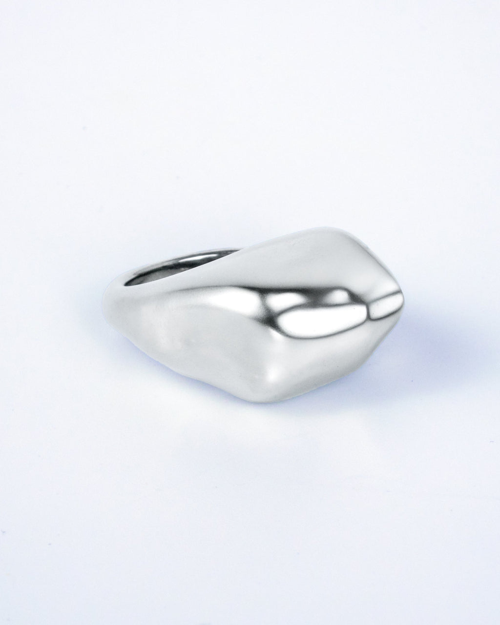 Inaya ring